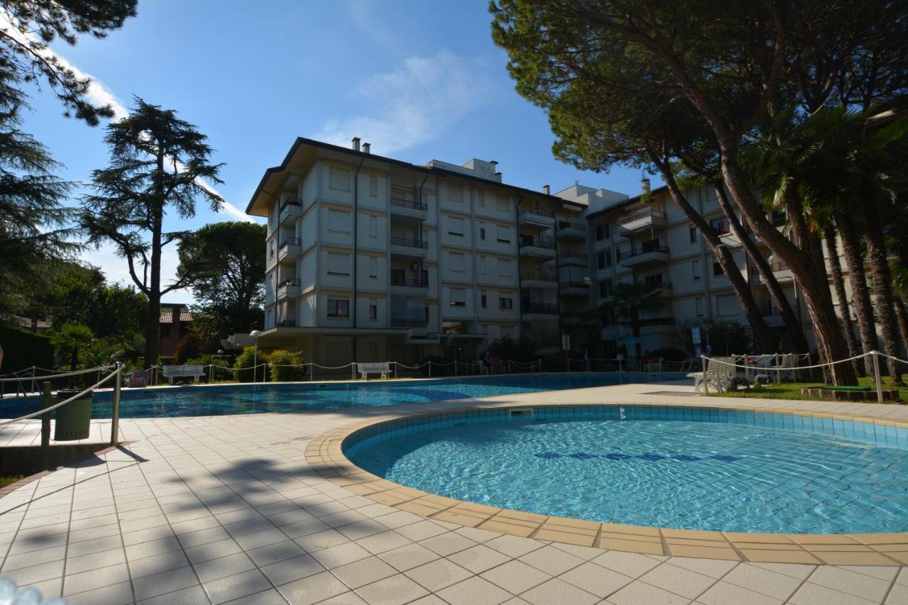 Lignano With Pool Apartment Lignano Sabbiadoro Exterior photo