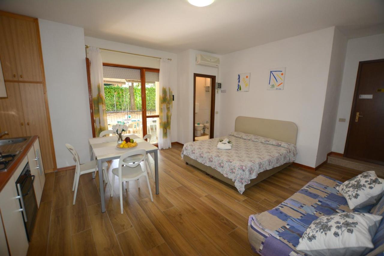 Lignano With Pool Apartment Lignano Sabbiadoro Exterior photo